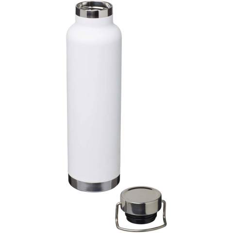 RCS-zertifizierte, doppelwandige Flasche aus recyceltem Edelstahl mit Vakuumisolierung aus Kupfer. Mit Schraubverschluss aus recyceltem Edelstahl und strapazierfähiger Trageschlaufe aus Edelstahl. Eine breite Öffnung zum bequemen Befüllen und Ausgießen. Fassungsvermögen: 650 ml. Präsentiert in einer Geschenkschachtel.