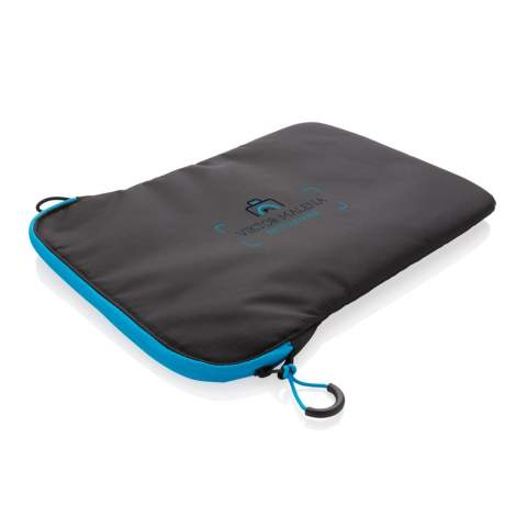 In diesem leichtgewichtigen aber strapazierfähigem Sleeve aus Polyester findet Ihr 15.4" Laptop seinen Platz. Mit Reißverschluss und farblich abgesetzten Details für einen sportlichen Look. PVC frei.<br /><br />FitsLaptopTabletSizeInches: 15.4<br />PVC free: true