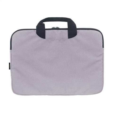 WoW! Robuste 15,6-Zoll-Laptoptasche aus 600D RPET-Polyester. Mit Griffen. Zum Schutz des Laptops ist das großzügige, gefütterte Hauptfach mit einem Reißverschluss und Schaumstoff ausgestattet. Mit einem zusätzlichen Staufach auf der Vorder- und Rückseite.