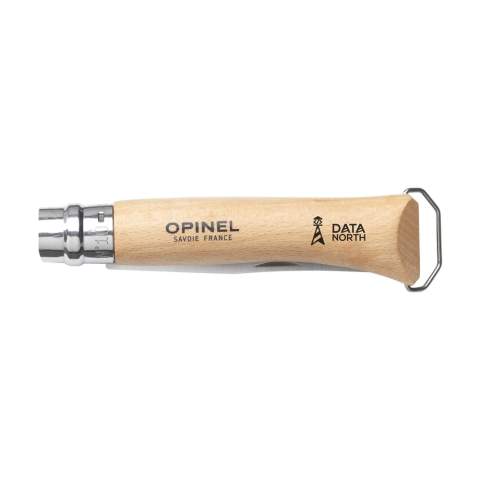 Couteau de poche polyvalent de la marque Opinel. La lame est en acier inoxydable et le manche contient un tire-bouchon professionnel en acier inoxydable. Un ouvre-bouteille est fixé à l'extrémité du manche. Le manche est en bois de hêtre, recouvert d'une couche de vernis pour le protéger de l'humidité et de la saleté. 95% du bois provient d'entreprises françaises gérées durablement. Lorsqu'il est ouvert, le couteau a une longueur de 23 cm et est sécurisé par un système de verrouillage Virobloc®. Ce couteau 3 en 1 est idéal pour les pique-niques, les barbecues ou autres repas en plein air. Fabriqué en France. Attention, la législation en vigueur s'applique concernant la possession et / ou le transport de couteaux ou d'outils multifonctions en public.