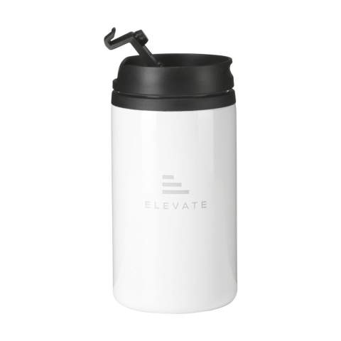 WoW! Mug isotherme à double paroi en acier inoxydable recyclé. Avec paroi intérieure en plastique, couvercle à vis et ouverture à clic. Dessous antidérapant. Ne passe pas au lave-vaisselle. Certifié RCS. Matière recyclée totale : 46%. Capacité 300 ml.     L'inox peut être recyclé de nombreuses fois tout en conservant en grande partie la qualité du matériau. En utilisant de l'acier inoxydable recyclé, on a besoin de moins de nouvelles matières premières. Cela signifie moins de consommation d'énergie et moins d'utilisation d'eau. Un choix responsable. Chaque article est fourni dans une boite individuelle en papier kraft marron.