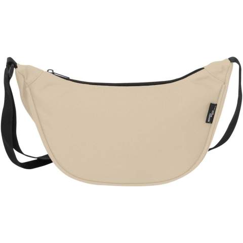 Sac banane tendance et déperlant en polyester recyclé. Il est doté d'un compartiment principal de taille convenable avec une poche zippée à l'intérieur pour ranger en toute sécurité les gadgets de tous les jours et les objets de valeur. Avec ses bretelles réglables de haute qualité, le sac banane Byron est un sac parfait pour un usage quotidien. Sans PVC. 