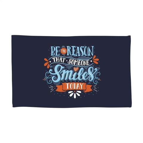 Serviette luxueuse comprenant votre propre impression couleur unique. Fabriqué en 40% microfibre et 60% coton (300 g/m²). Grâce à sa soie éponge et sa soie velours super douce, cette serviette est très agréable à utiliser. Absorbe rapidement l'humidité. Par pièce sous cellophane.