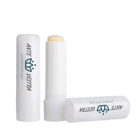 4,8 Gramm Lippenpflege, Stift in gefrostet Hülle. Mit Bienenwachs, Sheabutter und Vitamin E, ohne mineralische Öle. Dermatologisch getestet, hergestellt in Deutschland