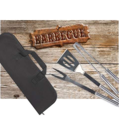 3-delige barbecueset met schep (34,8 x 7,5 cm), vork (35,4 x 3,35 cm) en een tang (35 x 6,8 x 4 cm). Alle accessoires worden geleverd in een lichtgewicht hoesje om ze makkelijk mee te nemen en op te bergen. Het perfecte barbecue-accessoire voor in de tuin of om mee te nemen om buiten te grillen met vrienden en familie.