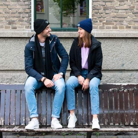 Deze Thinsulate muts is ideaal voor koude winterdagen. Perfect voor sneeuwpret en onmisbaar tijdens wintersportvakanties. De muts is ontworpen om de warmte vast te houden – zo blijf je aangenaam warm, wat het weer ook doet.