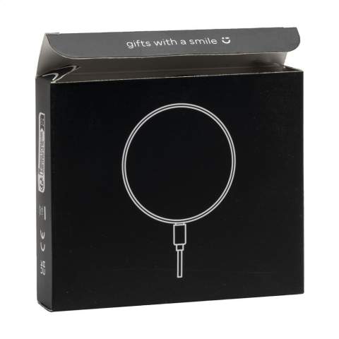 Chargeur sans fil de 10 W. Le boîtier est fabriqué à partir de plastique ABS recyclé. Compatible avec tous les dispositifs mobiles prenant en charge le chargement sans fil QI (dernière génération Android et iPhone 8 ou supérieur). Entrée : 9 V / 1,1 A. Sortie sans fil : 9 V / 1.1 A 10 W. Inclus : un câble de charge USB-C vers USB-C et un mode d'emploi. Ce produit et ses accessoires sont fabriqués sans PVC. Certifié RCS. Matière recyclée totale : 20%. Par pièce dans une boîte.