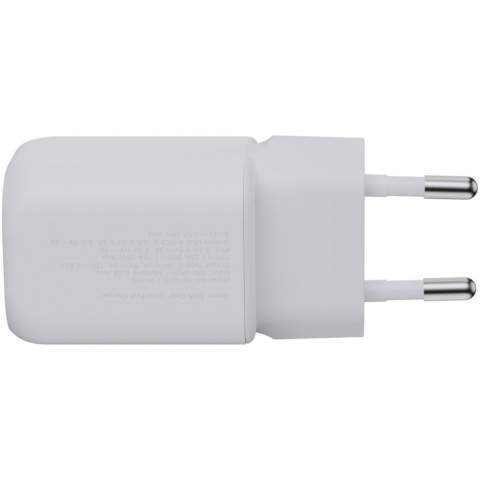 Das 35-W-GaN²-Ultra-Wandladegerät ist kompakter und leistungsstärker als je zuvor. Mit seinem kompakten Design und seiner Dual-Port-Funktionalität ist dieses Wandladegerät perfekt für Ihre Reisen, Ihr Büro oder Ihr Zuhause. Um Abfall zu vermeiden und einen Beitrag zu einer nachhaltigeren Zukunft zu leisten, besteht das Ladegerät zu 97 % aus recyceltem Kunststoff. Output: 1 USB-C 35 W Stromversorgung und 1 USB-A 18 W Schnellladung 3.0. Wird mit einem Benutzerhandbuch geliefert.