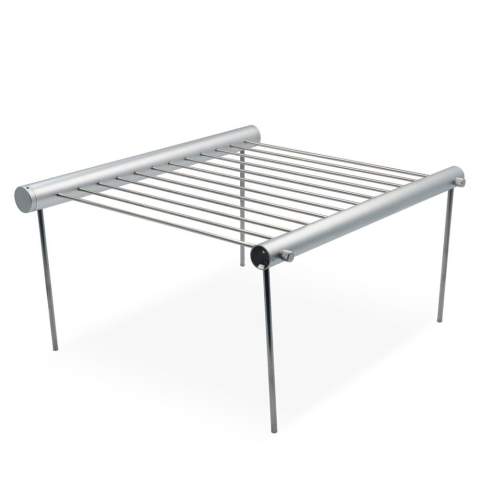 Lichtgewicht draagbare barbecue in een buis, eenvoudig weg te stoppen in een rugzak voor een meerdaagse hike of voor een picknick in het park. Alle onderdelen passen in een buis en de barbecue kan zonder gereedschap opgezet worden. Wordt geleverd in een geschenkverpakking met handleiding.