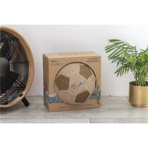 Football (Ø 21,6 cm) de la première gamme au monde d'équipements de plage et de sports de plein air fabriqués à partir de plantes. Une combinaison de jute et de caoutchouc naturel.    Waboba utilise des matériaux respectueux de l'environnement et reverse une partie de ses bénéfices à des organisations engagées dans la protection et la préservation de l'environnement. NOTE: Il n'est pas possible d'imprimer ce produit. Ce produit est uniquement livré sans impression. Chaque article est fourni dans une boite individuelle en papier kraft marron.