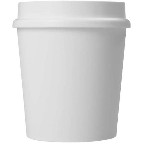 Americano® Switch 200 ml Einwandiger Becher. Der innovative 360°-Deckel ermöglicht es Ihnen, von jeder Seite des Bechers zu trinken, und verstärkt das Aroma Ihres gewählten Getränks. Der Deckel und der Becher sind silikonfrei, spülmaschinenfest, mikrowellengeeignet und BPA-frei. Als Teil der Americano® Switch-Familie können Sie Ihren Becher durch Hinzufügen eines Deckels und eines Griffs nach Belieben individuell gestalten. Hergestellt in UK. Verpackt in einem recycelten PE-Kunststoffbeutel.