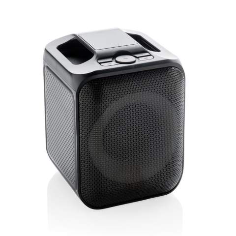 Chantez, dansez et amusez-vous avec ce set karaoké de qualité comprenant deux microphones qui vous permet de chanter en stéréo avec vos meilleurs amis. L'enceinte et le micro sont livrés avec une station de chargement par induction afin que vous puissiez charger les trois facilement en même temps. L'enceinte 5W est livré avec une batterie de 2000 mAh pour une autonomie de 6 heures. L'enceinte prend également en charge les cartes TF et USB pour la musique. Lorsque vous utilisez les microphones, vous pouvez vous éloigner jusqu'à 10 mètres de l'enceinte. L’enceinte est fabriquée en ABS recyclé certifié RCS (Recycled Claim Standard). Contenu recyclé total: 53 % sur la base du poids total de l'article. La certification RCS garantit une chaîne d'approvisionnement entièrement certifiée pour les matériaux recyclés. Sans PVC. Emballé dans un emballage FSC mix.<br /><br />NumberOfSpeakers: 1<br />SpeakerOutputW: 5.00<br />PVC free: true