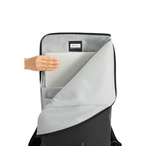 Erleben Sie mit dem Urban Rucksack ein vielseitiges, wetterfestes Design und verbesserte Sicherheit. Sein einzigartiges L-förmiges, weit zu öffnendes Hauptfach mit erweiterbarem Fach und reichlich Platz für einen 16"-Laptop bietet mühelosen Zugriff auf Ihre wichtigsten Utensilien. Das diebstahlsichere Design in Verbindung mit einem selbstverriegelnden Metallreißverschluss sorgt dafür, dass Ihre Sachen sicher bleiben. Ein zusätzliches Fach auf der Rückseite und ein spezielles Fach für eine Wasserflasche machen diesen Rucksack zu einem idealen Begleiter für den urbanen Entdecker. Dieser Rucksack ist nicht nur wasserabweisend, sondern auch strapazierfähig und stilvoll. Er ist aus Aware™ rückverfolgbarem, recyceltem Polyester gefertigt und mit einer Soft-Touch-PU-Beschichtung versehen - perfekt für jede Gelegenheit. 17% recycelter Inhalt. Eingetragenes Design®.<br /><br />FitsLaptopTabletSizeInches: 16.0<br />PVC free: true