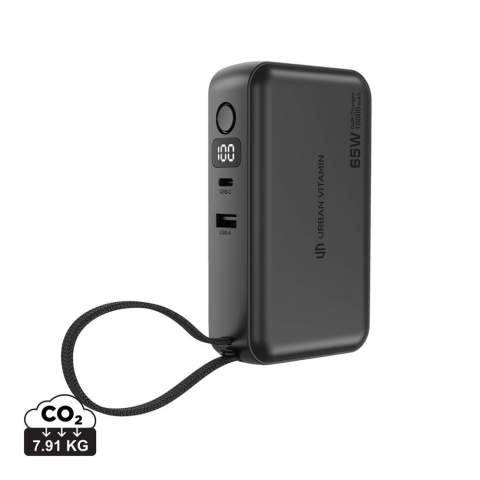 La charge hybride est arrivée avec le chargeur GAN ultime qui vous offre une charge hyper rapide de 65W.  Branchez-le sur une prise murale à la maison ou en voyage et chargez n'importe quel appareil, même un ordinateur portable, à une vitesse incroyable. Pendant que vous chargez vos appareils, le powerbank lui-même se charge. Retirez-le de la prise pour quitter la maison avec un 10.000 mah powerbank complètement chargé. GAN est une nouvelle technologie de charge qui permet une taille beaucoup plus petite pour les adaptateurs puissants, moins de chaleur donc plus sûr. Eureka est livré avec 1 port USB A, 1 port de type C et 1 câble de type C intégré. L'adaptateur USA, UE, UK permet de l'emporter partout où vous allez. Eureka est fabriqué en PC recyclé ignifugé certifié RCS (Recycled Claim Standard). Contenu recyclé total : 22 % sur la base du poids total de l'article. Les articles Urban Vitamin sont fabriqués sans PVC et emballés dans des emballages à teneur réduite en plastique.<br /><br />PowerbankCapacity: 10000<br />PVC free: true
