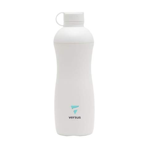 Diese superleichte Wasserflasche ist aus Bio-HDPE gefertigt. Ein zu 100% recycelbares Material aus Rohstoffen auf Zuckerrohrbasis. Die Flasche ist mit einer großen Öffnung zum mühelosen Nachfüllen und Reinigen sowie einer kleinen Trinköffnung mit einem festen Schraubverschluss versehen. Auslaufsicher und für Lebensmittel zugelassen. Nicht spülmaschinengeeignet. Fassungsvermögen 500 ml. Made in Holland.