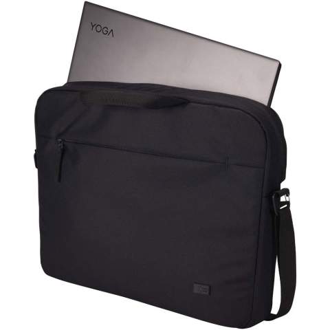 Die Cases Logic Invigo-Laptoptasche bietet gepolsterten Stauraum für einen Laptop und ein Tablet sowie weitere durchdachte Funktionen für den täglichen Gebrauch. Die Tasche besteht aus 100 % recyceltem 600D-Polyester und einem 150D-Polyesterfutter. Ausgestattet mit einem gepolsterten 15,6"-Laptopfach und einer 12,9"-Tablethülle. Das Innere ist mit Organisationsfächern ausgestattet und auf der Vorderseite befindet sich ein Reißverschlussfach für kleine Gegenstände wie Schlüssel. In der Tasche auf der Rückseite sind wichtige Dinge wie Reisepass oder Brieftasche versteckt, aber dennoch schnell zur Hand. Außerdem verfügt die Tasche über einen Gepäckgurt, mit dem sie mühelos an Rollgepäck befestigt werden kann.