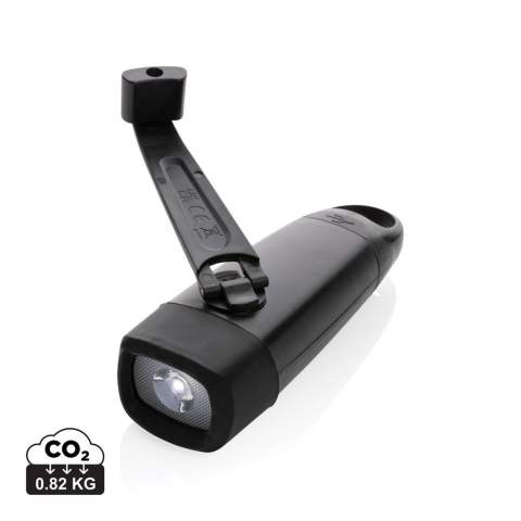 Extra felle zaklamp met dynamo gemaakt van RCS-gecertificeerd gerecycled ABS-plastic. Totale gerecyclede inhoud: 30% op basis van het totale gewicht van het artikel. RCS-certificering garandeert een volledig gecertificeerde toeleveringsketen van de gerecyclede materialen. De zaklamp maakt gebruik van een oplaadbare A-klasse 620 mAh lithiumbatterij, dus je hoeft de batterijen niet te vervangen. Gewoon opladen via je USB-poort. 120 lumen LED-licht. Met type C-poort voor opladen. Gebruikstijd op één lading: 2 uur. De zwengel kan worden gebruikt om energie toe te voegen in geval van nood.<br /><br />Lightsource: Cree™ LED<br />LightsourceQty: 1<br />PVC free: true