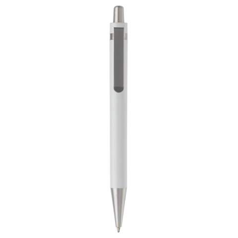 Stylo en plastique transparent avec clip en métal. Existe en plusieurs couleurs différentes. Cartouche d'encre bleue X-20. Mécanisme push. Marquage en tampographie et en sérigraphie. Audit BSCI. Tous nos produits sont testés et certifiés, et répondent  aux normes sociales. 