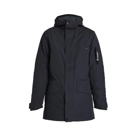 De Vision jacket is een wind- en waterdichte winterjas voor dames met een tijdloos minimalistisch ontwerp dat de tand des tijds zal doorstaan. De jas is geïsoleerd met AirPush Insulate™ dat dampregulatie biedt, zelfs als het nat is. De jas is voorzien van getapete naden en Tenson's eigen MPC Extreme technologie (WP 10.000mm / MP 10.000 g/m2/24h) die een extreem effectieve waterdichtheid combineert met een uitzonderlijk ademend vermogen. Voor extra ventilatie kun je de tweewegrits aan de onderkant openen om af te koelen. Zowel de manchetten als de capuchon zijn verstelbaar. Er zijn twee onopvallende borstzakken met ritssluitingen, twee normale zakken voor opslag en een binnenzak met ritssluiting. De Vision MPC Extreme Jacket zal je goed van dienst zijn op koude winterdagen en in de regen. Wordt geleverd met E-dye polyester voering en een PFC-vrije waterafstotende afwerking.
