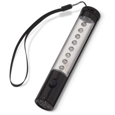 LED-Taschenlampe aus Aluminium mit je einer Lampe auf der Vorder- und Oberseite. Blitz- und statisches Licht sind möglich. Auf der Rückseite sind Magneten für einen sicheren Halt angebracht. Lieferung in einer Geschenkverpackung mit Batterien und einer Handschlaufe.