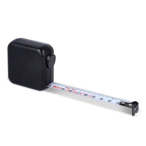 Ruban de mesure durable de 3 m en ABS recyclé, avec un ruban de 16 mm de large et une rigidité jusqu'à 1,3 m. Sa surface plane est idéale pour le marquage. Conforme aux normes de la classe MID II de la CEE pour des mesures précises.

