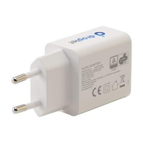 Ervaar snel en efficiënt opladen met deze Grundig 30W oplader, met een behuizing van ABS. Dit compacte oplaadblokje is uitgerust met een krachtige USB-C poort, waardoor je apparaten in een mum van tijd zijn opgeladen. Het universele ontwerp maakt deze adapter perfect voor thuis, op kantoor of onderweg. Inclusief USB-C kabel en gebruiksaanwijzing. Per stuk in een FSC® gecertificeerde verpakking.
