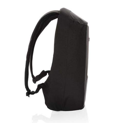 Deze Swiss Peak anti-diefstal 15,6-inch laptoprugzak is een stijlvolle optie voor je dagelijkse woon-werkverkeer. De verborgen ritssluitingen en geheime zakken die al je spullen veilig houden. Sluit je powerbank eenvoudig aan op de geïntegreerde USB-oplaadpoort en laad je telefoon of tablet onderweg op. Blijf 's nachts zichtbaar dankzij de reflecterende veiligheidsstrips. Met bagageband. Met AWARE™ tracer die het echte gebruik van gerecyclede materialen valideert. Elke tas heeft 24,4 0,5L PET-flessen hergebruikt. 2% van de opbrengst van elk verkocht AWARE™-product wordt gedoneerd aan Water.org. PVC-vrij. Geregistreerd ontwerp®<br /><br />FitsLaptopTabletSizeInches: 15.6<br />PVC free: true
