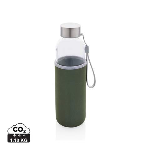 For those who prefer drinking from glass instead of stainless steel, this 500ml glass bottle with removable full colour neoprene sleeve is perfect for being on the go. The braided rope carry strap allows easy carrying and the neoprene sleeve protects your bottle. Leakproof and with stainless steel screw lid. Cold water only. BPA free.