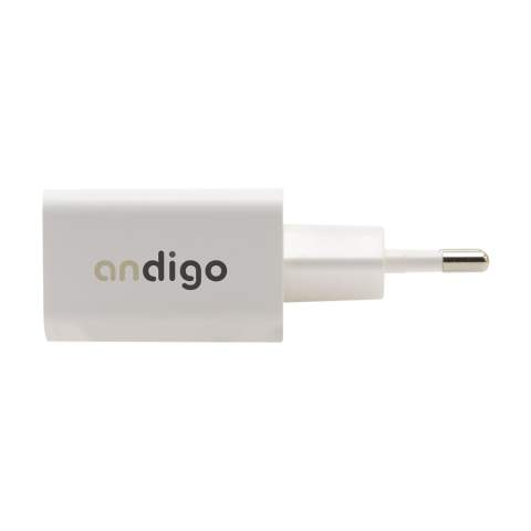 Ervaar snel en efficiënt opladen met deze Grundig 30W oplader, met een behuizing van ABS. Dit compacte oplaadblokje is uitgerust met een krachtige USB-C poort, waardoor je apparaten in een mum van tijd zijn opgeladen. Het universele ontwerp maakt deze adapter perfect voor thuis, op kantoor of onderweg. Inclusief USB-C kabel en gebruiksaanwijzing. Per stuk in een FSC® gecertificeerde verpakking.