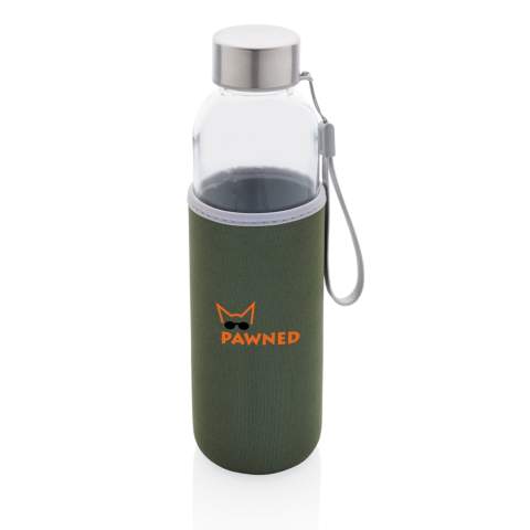 For those who prefer drinking from glass instead of stainless steel, this 500ml glass bottle with removable full colour neoprene sleeve is perfect for being on the go. The braided rope carry strap allows easy carrying and the neoprene sleeve protects your bottle. Leakproof and with stainless steel screw lid. Cold water only. BPA free.