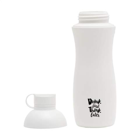 Diese superleichte Wasserflasche ist aus Bio-HDPE gefertigt. Ein zu 100% recycelbares Material aus Rohstoffen auf Zuckerrohrbasis. Die Flasche ist mit einer großen Öffnung zum mühelosen Nachfüllen und Reinigen sowie einer kleinen Trinköffnung mit einem festen Schraubverschluss versehen. Auslaufsicher und für Lebensmittel zugelassen. Nicht spülmaschinengeeignet. Fassungsvermögen 500 ml. Made in Holland.