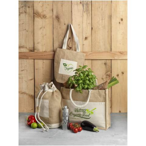 Deze draagtas is gemaakt van een combinatie van hoogwaardig katoen en jute, waardoor hij zeer duurzaam is. Het grote hoofdvak van 18 liter is perfect voor het meenemen van alle dagelijkse benodigdheden, van een laptop en boeken tot gymkleding en een waterfles. Het gemakkelijk toegankelijke voorvak is ideaal om kleinere spullen in op te bergen. Met een kwaliteit van 320 g/m² is deze tote een superstevige en duurzame tas om alle spullen in het hoofdvak in mee te nemen. Gemaakt in India en OEKO-Tex gecertificeerd. Geschikt tot 10 kg gewicht.