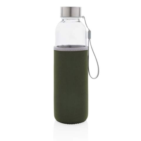 For those who prefer drinking from glass instead of stainless steel, this 500ml glass bottle with removable full colour neoprene sleeve is perfect for being on the go. The braided rope carry strap allows easy carrying and the neoprene sleeve protects your bottle. Leakproof and with stainless steel screw lid. Cold water only. BPA free.