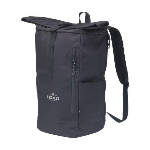 WoW! Praktischer, robuster und wasserabweisender „Roll-Top“-Kühlrucksack aus RPET-Polyester. Der Rucksack verfügt über eine große Innentasche mit speziellem Kühlfach. Das Kühlfach ist schnell zugänglich – durch die Oberseite der Tasche oder durch einen praktischen und wasserdichten Reißverschluss auf der Rückseite. Die ideale Tasche für Outdoor-Aktivitäten, Picknicks und Lebensmittellieferungen. Inklusive Reißverschlusstasche vorne, 2 Seitentaschen, Schaumstoffrücken mit gepolsterten, verstellbaren Schultergurten, Trageschlaufe und praktischem Reißverschluss. Fassungsvermögen ca. 30 Liter.