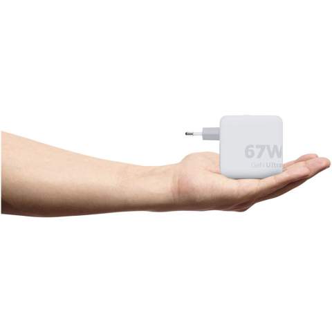 De 67 W GaN Ultra reislader is compacter en krachtiger dan ooit tevoren. Met zijn compacte ontwerp en dubbele poortfunctionaliteit is deze reisoplader perfect voor onderweg, op kantoor of thuis. Met de meegeleverde AC-stekkeropties voor de EU, het VK en de VS en de 100 W USB-C PD-kabel (2 meter) heb je alles wat je nodig hebt om je apparaten over de hele wereld op te laden!