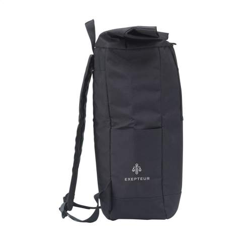 WoW! Praktischer, robuster und wasserabweisender „Roll-Top“-Kühlrucksack aus RPET-Polyester. Der Rucksack verfügt über eine große Innentasche mit speziellem Kühlfach. Das Kühlfach ist schnell zugänglich – durch die Oberseite der Tasche oder durch einen praktischen und wasserdichten Reißverschluss auf der Rückseite. Die ideale Tasche für Outdoor-Aktivitäten, Picknicks und Lebensmittellieferungen. Inklusive Reißverschlusstasche vorne, 2 Seitentaschen, Schaumstoffrücken mit gepolsterten, verstellbaren Schultergurten, Trageschlaufe und praktischem Reißverschluss. Fassungsvermögen ca. 30 Liter.