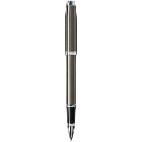 Zeer professioneel en betrouwbaar. Een ideale partner met onbeperkt potentieel, Parker IM is tegelijkertijd slim, gepolijst en gevestigd. Met een duurzame roestvrijstalen nib en afwerkingen die de Parker nalatenschap maken, wordt elk detail verfijnd om een ​​schrijfervaring te leveren die altijd betrouwbaar is. Incl. Parker geschenkverpakking. Geleverd met gepatenteerde QuinkFlow vulling in een Parker geschenkverpakking. Exclusief ontwerp. Zwartschrijvend.
