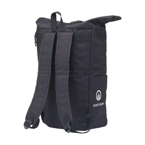 WoW! Praktischer, robuster und wasserabweisender „Roll-Top“-Kühlrucksack aus RPET-Polyester. Der Rucksack verfügt über eine große Innentasche mit speziellem Kühlfach. Das Kühlfach ist schnell zugänglich – durch die Oberseite der Tasche oder durch einen praktischen und wasserdichten Reißverschluss auf der Rückseite. Die ideale Tasche für Outdoor-Aktivitäten, Picknicks und Lebensmittellieferungen. Inklusive Reißverschlusstasche vorne, 2 Seitentaschen, Schaumstoffrücken mit gepolsterten, verstellbaren Schultergurten, Trageschlaufe und praktischem Reißverschluss. Fassungsvermögen ca. 30 Liter.