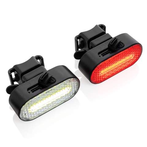 Set d'éclairage de vélo rechargeable par USB en ABS recyclé certifié RCS. Cet ensemble se compose d'un feu avant et d'un feu arrière. La lampe à 1W a une autonomie de 2,5 heures avec une seule charge. Lorsque la lampe est vide, elle peut facilement être rechargée via une entrée type C en 1 heure. Batterie de 400mAh. 60 Lumens. Les lampes ont 5 modes d'éclairage: clignotement fort, moyen, lent, clignotement rapide et respiration. Contenu recyclé total : 43 % sur la base du poids total de l'article. La certification RCS garantit une chaîne d'approvisionnement entièrement certifiée pour les matériaux recyclés. Câble de charge Type C de 120 cm inclus, fabriqué en TPE recyclé certifié RCS. Sans PVC. Emballé dans un emballage sans plastique FSC mix. Etanchéité IPX 4.<br /><br />Lightsource: COB LED<br />LightsourceQty: 9<br />PVC free: true