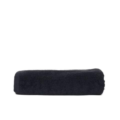 Das T1-210 Super Size Towel Anthrazit ist ein extra großes und weiches Strandtuch für den Strand oder Pool.<br />Die Größe von 100 x 210 cm ist perfekt zum Liegen.<br />Die gekämmte Baumwolle sorgt dafür, dass das Strandtuch sehr weich ist.<br />Dieser Artikel ist von den wunderschönen Farben Lateinamerikas inspiriert.<br />Wählen Sie nun aus den verschiedenen Optionen Ihre Lieblingsfarbe aus.