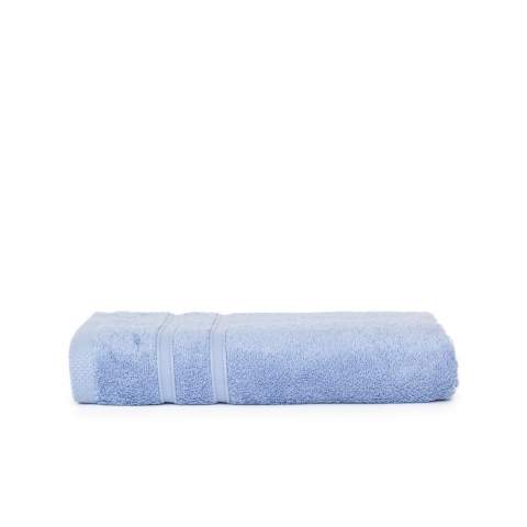 This soft bamboo bath towel with a size of 70 x 140 cm is ideal for use in the bathroom to dry your body and is also good enough to take to the gym. This towel also has a thickness of 600 gr/m2. This indicates that this towel has an exceptional softness.<br />This item is available in 6 beautiful colors and mainly made from bamboo cotton. This extremely soft towel is produced as environmentally friendly as possible. Drying has never been so nice!<br />This item from The One Towelling® brand is inspired by the beautiful colors of Cuba.