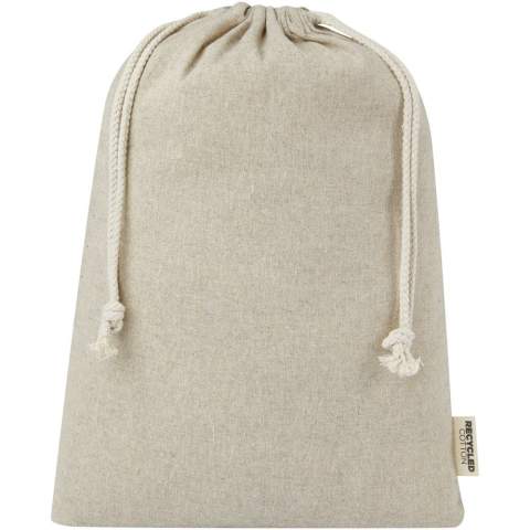 Sac cadeau en coton recyclé certifié GRS avec fermeture à cordon en coton. Idéal pour offrir ou stocker des objets. Dimensions : 30 x 42 cm. Il peut y avoir des variations mineures dans la couleur du produit en raison de la nature du processus de production.
