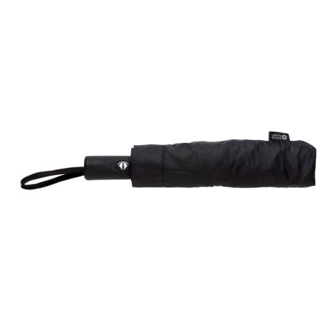 Parapluie réversible à ouverture/fermeture automatique en 3 sections de 23 pouces est un accessoire pratique et élégant pour se protéger de la pluie. Fabriqué en pongé rPET 190T, avec des baleines en fibre de verre et un manche en acier chromé, il est solide et durable. Le parapluie est doté d'une conception unique d'ouverture inversée, qui maintient les écoulements d'eau à l'intérieur et évite de se mouiller en entrant ou en sortant d'une voiture ou d'un bâtiment. Avec le traceur AWARE™ qui valide l'utilisation authentique de matériaux recyclés. 2 % des recettes de chaque produit Aware™ vendu seront reversés à Water.org.<br /><br />UmbrellaMechanism: Ouvrir/Fermer automatiquement<br />IsStormproof: true