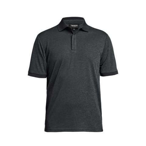 De TXlite Melange Polo is een stijlvolle sneldrogende polo voor heren met de klassieke kraag en drieknoops look gemaakt van 100% gerecycled polyester. Het heeft een discreet Tenson-logo op de borst en een split aan de zijkanten voor meer bewegingsvrijheid. Draag hem op de golfbaan, tijdens het zeilen of voor dagelijks gebruik. Je kunt nooit te veel poloshirts hebben omdat ze zo veelzijdig zijn; ze zijn net zo comfortabel als een T-shirt maar zien er stijlvoller uit en doen het goed in de meeste omgevingen.