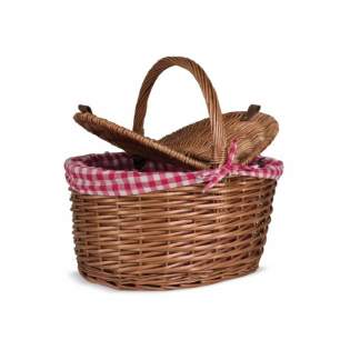 Classic wicker picnic basket. The cotton chequered lining completes the look. 