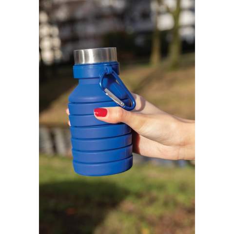 Save 50% space thanks to this smartly designed collapsible silicone bottle. With its capacity of 550ml you can keep yourself hydrated while out and about doing your outdoor activities. Made out of 100% food grade silicone material, it is flexible and easy to clean. A handy carabiner enables you to hook the bottle onto your bag for easy carrying. BPA free.