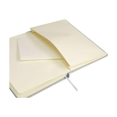 Kompaktes Notizbuch im A5-Format mit ca. 96 Blatt/192 Seiten crèmefarbenem, liniertem Papier (80 g/m²). Mit gebundenem Rücken und hartem Umschlag, Aufbewahrfach, elastischem Band und seidener Leselitze.
