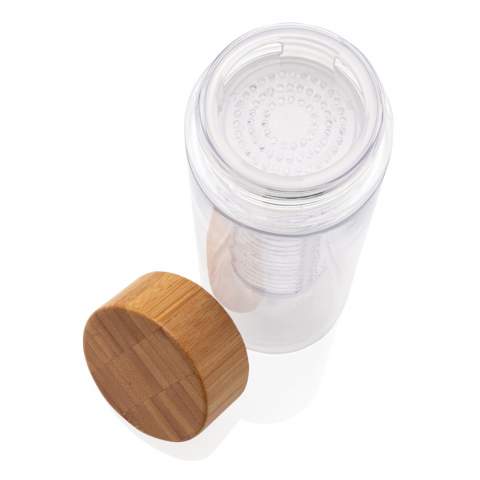 Diese trendig schlichte Tritanflasche mit Bambusdeckel und Aromafach, um Ihr Wasser mit den Früchten Ihrer Wahl zu aromatisieren, ist BPA frei und fasst 640ml. Nur Handwäsche.