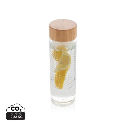 A high quality drinking Tritan bottle with natural bamboo lid. The bottle comes with an infuser so you can flavour your water with any fruit or herb of your choice. Capacity 640ml. BPA free.